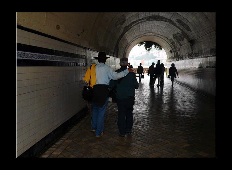 Caminado-por-el-corredor.jpg